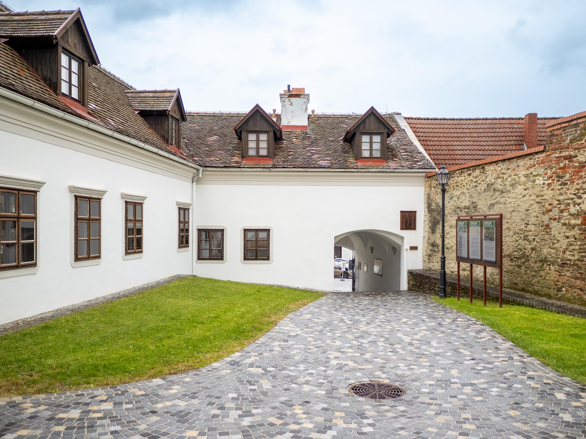 Ehemalige Synagoge Stadtschlaining Außenansicht Innenhof