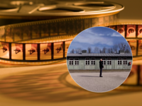 Filmrolle; Bild darin: Ein Mann steht vor einem Gebäude in Mauthausen
