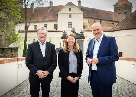 LH Doskozil besucht Friedensburg Schlaining vor Wiedereröffnung
